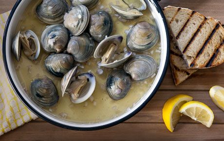 Grilled Clams in Beer Broth