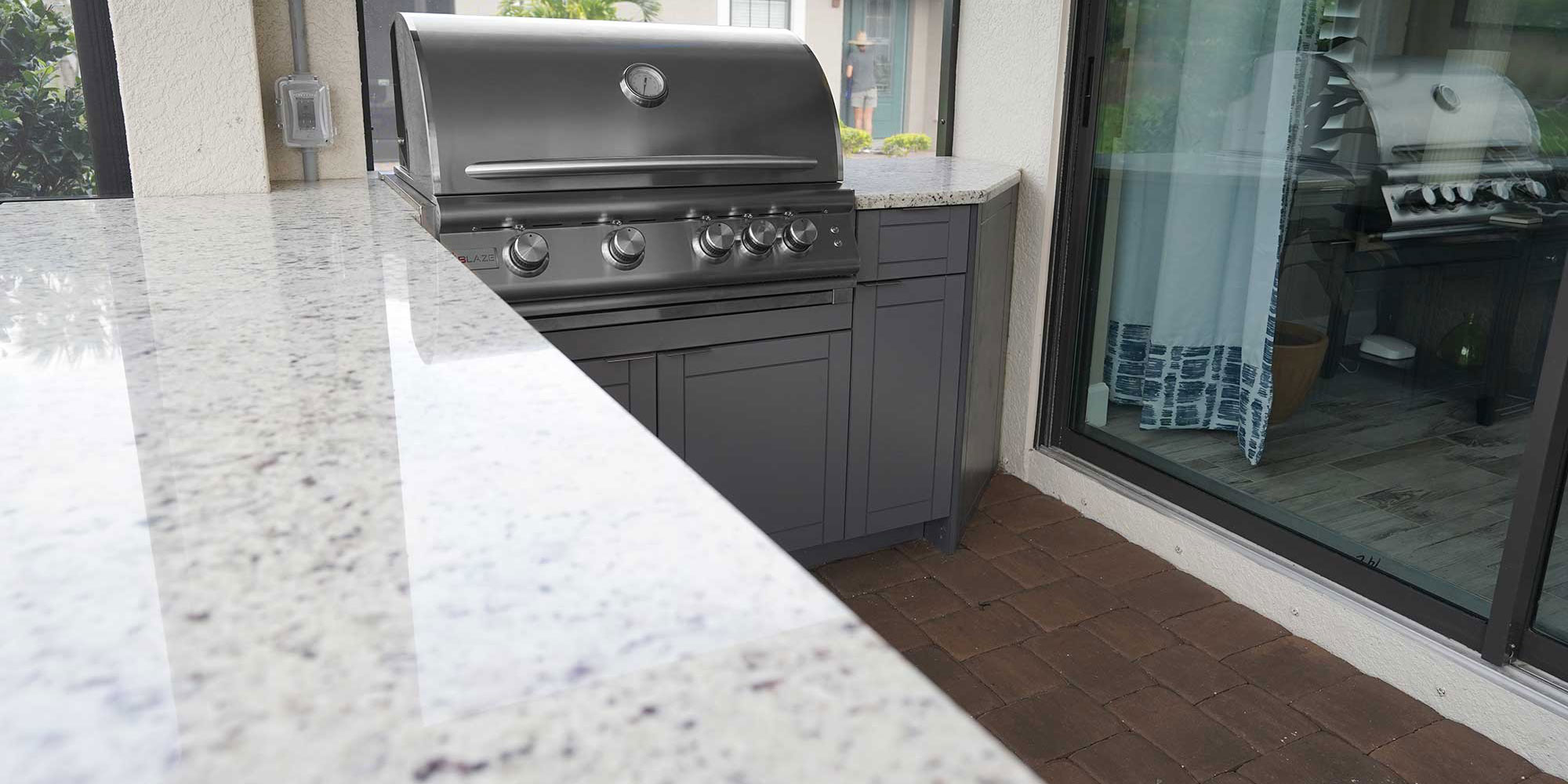 Outdoor-Kitchen-Cabinets-Brushed-Stainless-Shaker-1_2000x