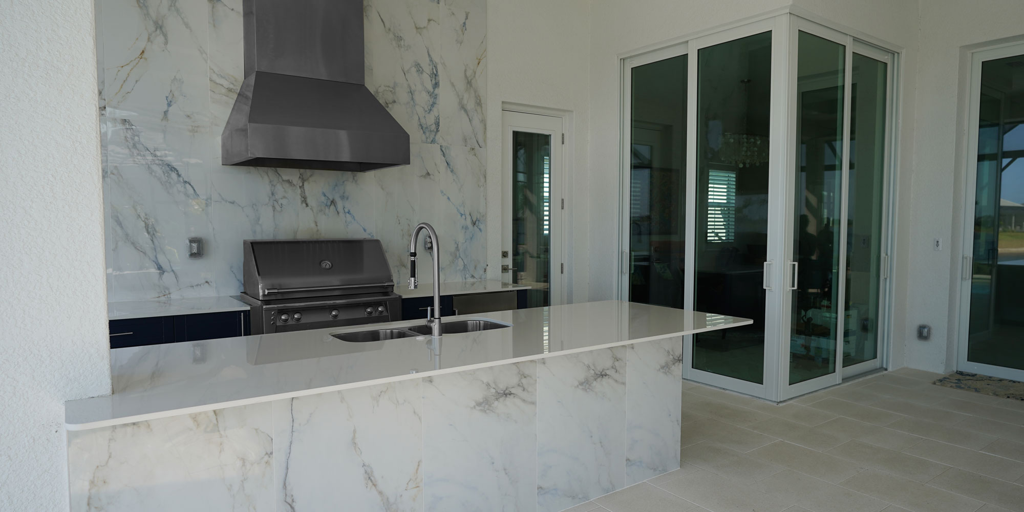 Outdoor-Kitchen-Cabinets-Indigo-Shaker-3