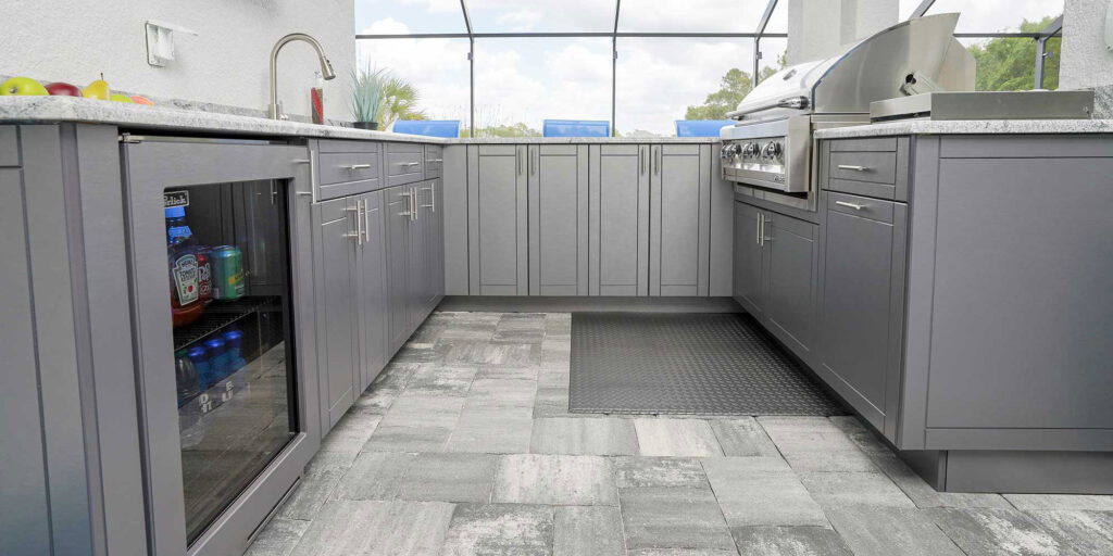 outdoor-kitchen-cabinets-Shaker-Brushed-Stainless-4_2048x