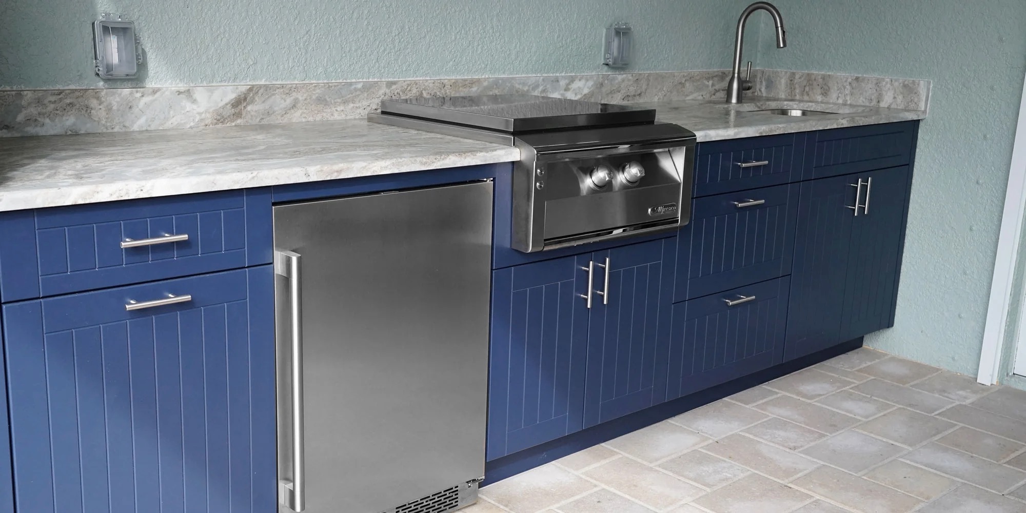 outdoor-kitchen-cabinets-indigo-vgroove-4_2000x