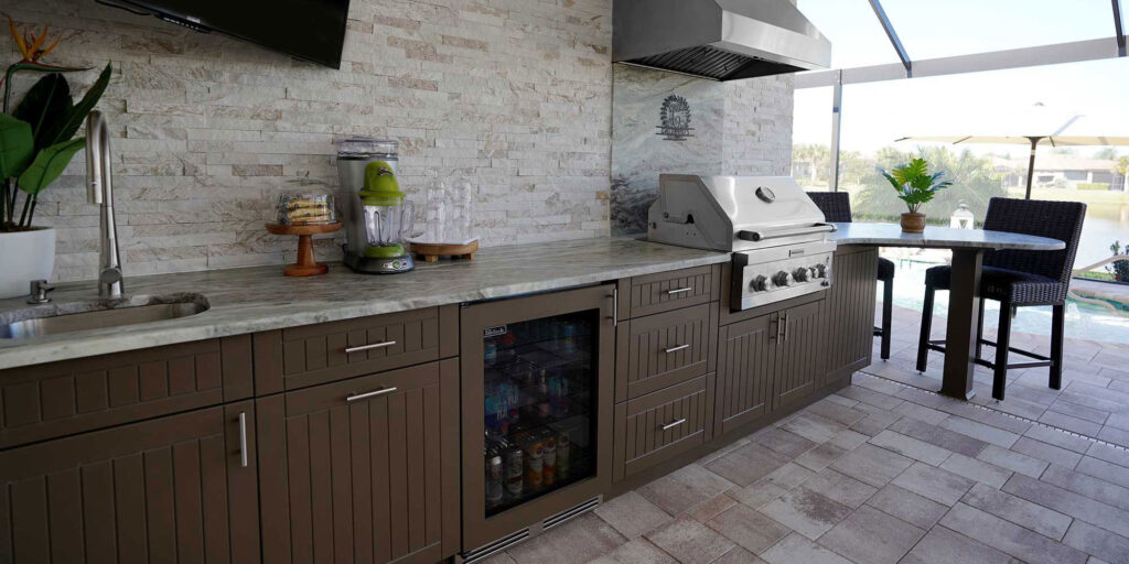 outdoor-kitchen-sarasota-nutmeg-vgroove-1_2000x