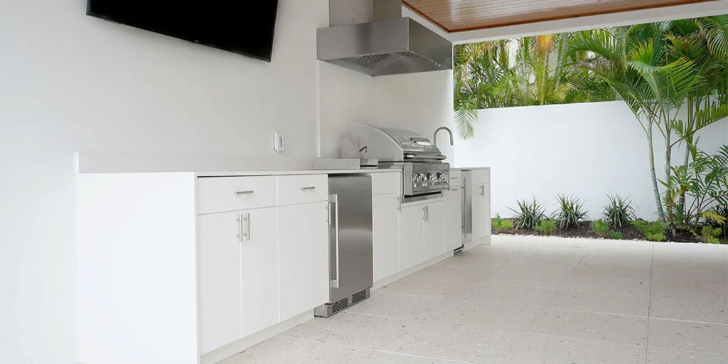 outdoor-kitchen-white-modern-2_2000x