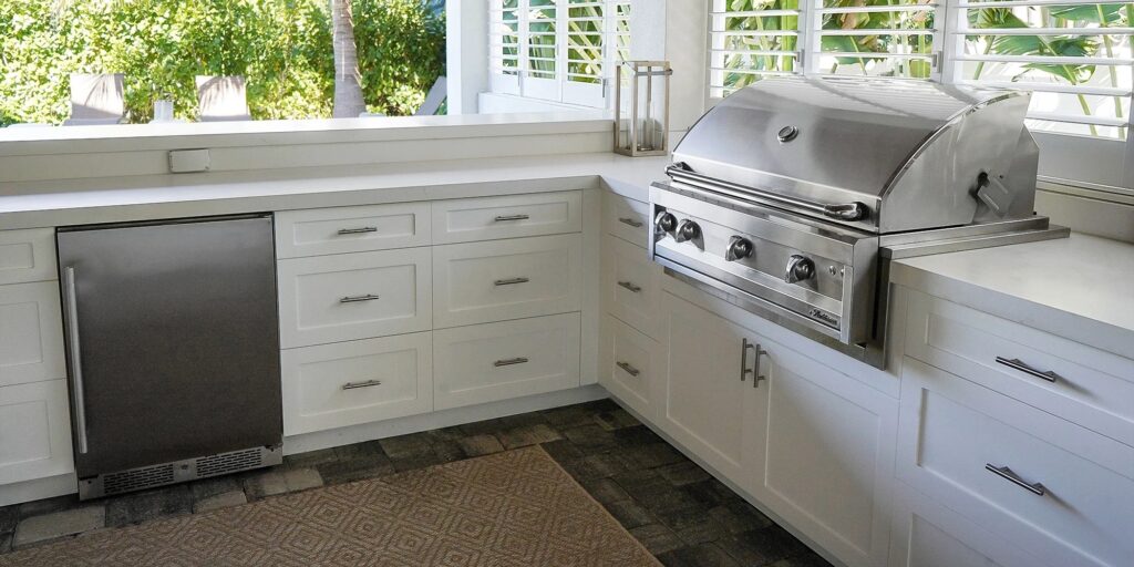 outdoor-kitchens-bimini-shaker-white-1_2000x